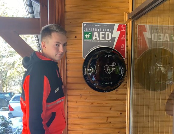 Defibrylator AED dostępny w Nadleśnictwie Głęboki Bród (fot. M. Żagunis)